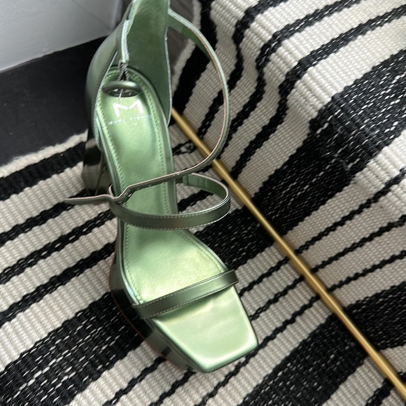 Meet your Posher, Amanda - Picture 3 of 3